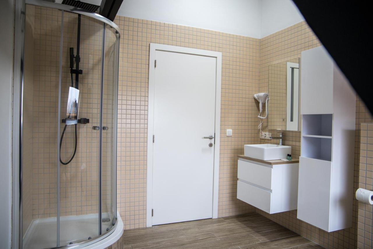 ליר Hotel Guzy מראה חיצוני תמונה