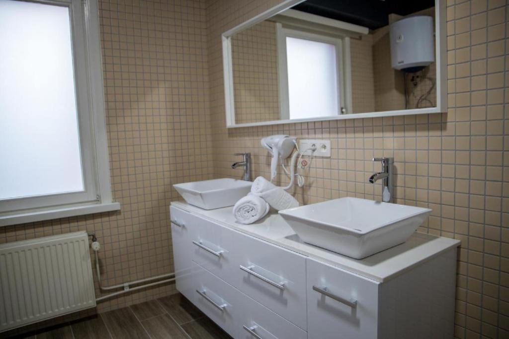 ליר Hotel Guzy מראה חיצוני תמונה
